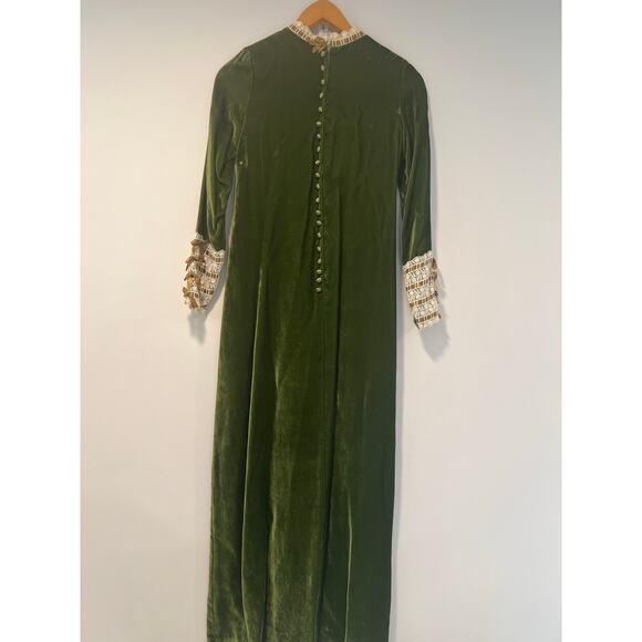 Wow! 1970s Velvet Boho Renaissance Inspo Long Sleeve Green Dress Lace Sleeves JL - Picture 8 of 13